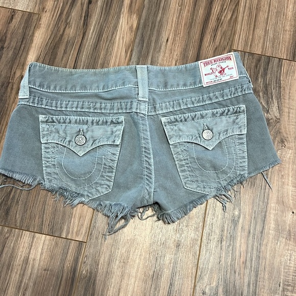 True Religion Joey Cut Off Shorts Women’s Size 30 Gray Distressed Raw Hem - Picture 6 of 8